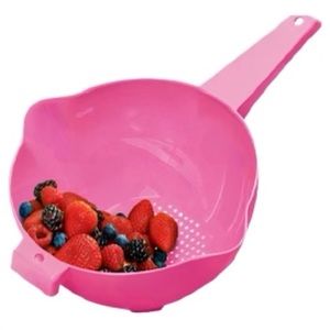 Tupperware Strainer 2 Quart Colander with Handle in Pink
